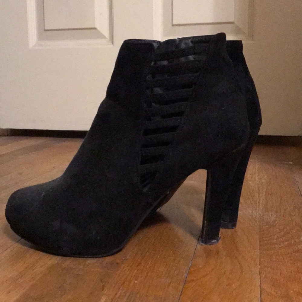 Liz cole black closed toe high heel booties